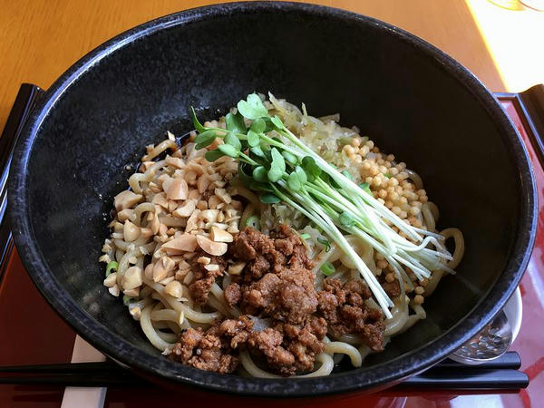 正宗担々麺 880円