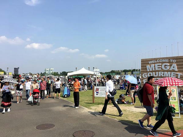 馬場内広場ではグルメイベント開催中