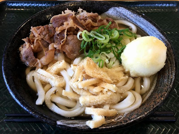 牛肉うどん（中）550円 ＋ 半熟玉子天 120円