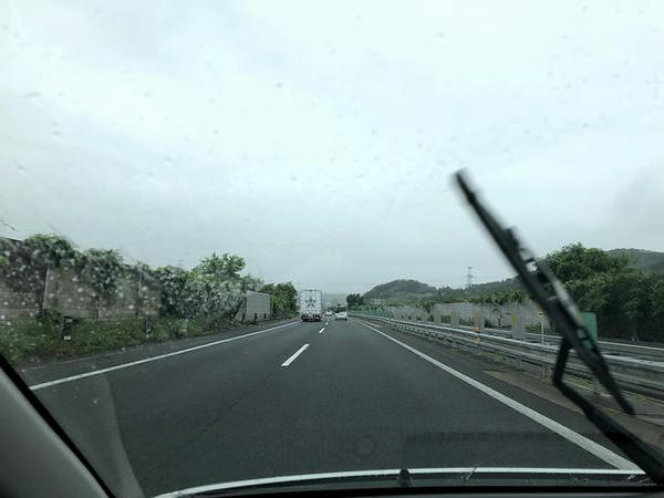 雨の東北道を北上