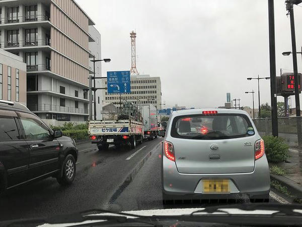 混雑する国道4号