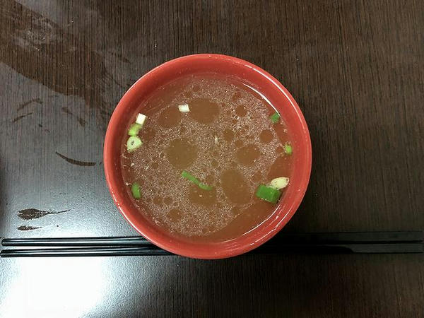 牛肉拌麺 110元 に付属するスープ