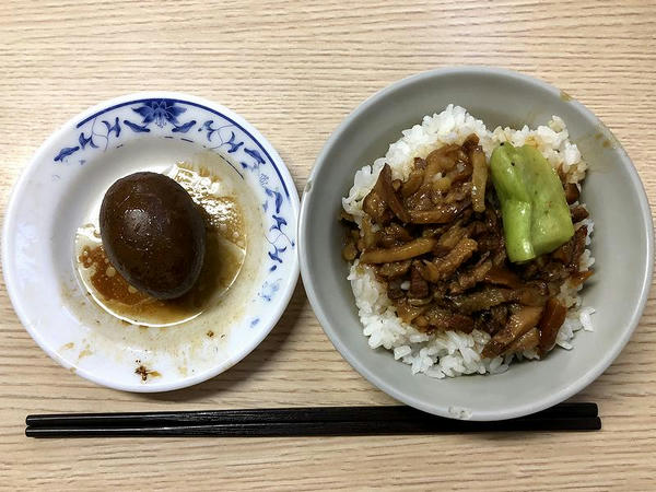 魯肉飯（小） 30元 ＋ 魯鴨蛋 15元