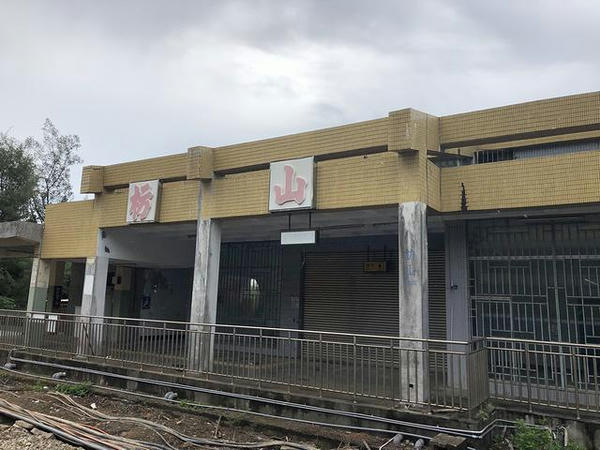 車窓から見た枋山駅