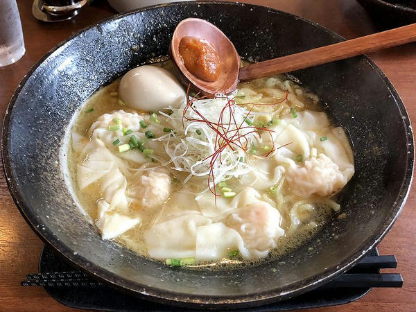 花椒雲呑麺～塩海老ワンタン麺・後入れ味噌のせ～ 950円 と Bセット 150円 の味玉子