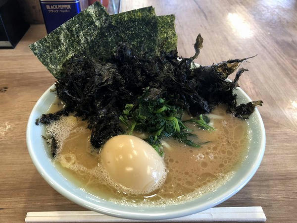 並ラーメン 680円 ＋ 岩海苔 100円 ＋ 味付半熟玉子 100円