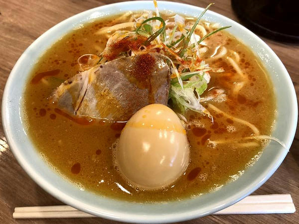 辛味豚骨ラーメン 並（醤油） 800円