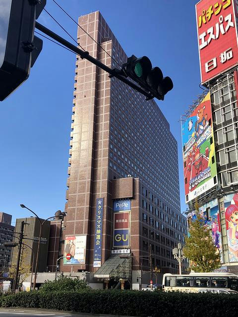 西武新宿駅（焦って撮ったので信号機が……）