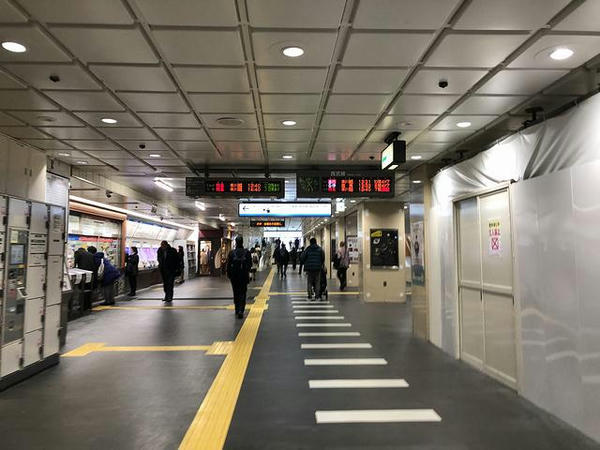西武新宿駅のコンコース