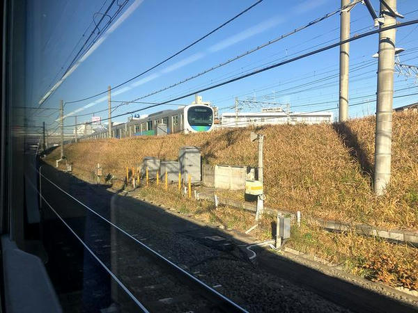 所沢駅手前で西武池袋線と合流