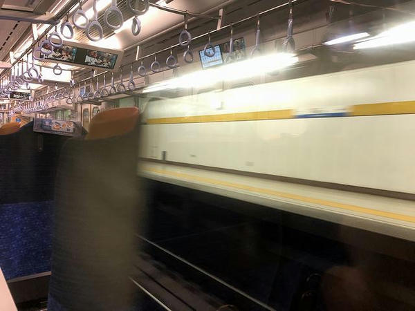 新桜台駅通過中