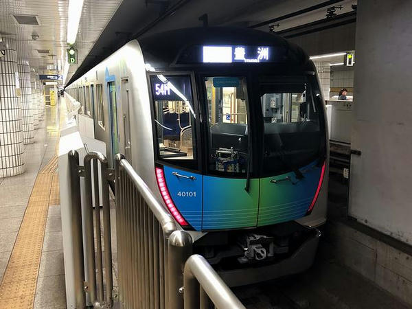 豊洲駅に到着したS-TRAIN104号