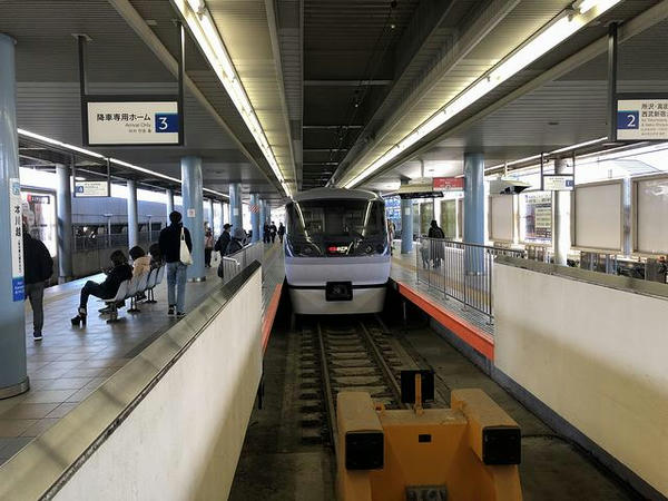 本川越駅に到着した特急小江戸17号