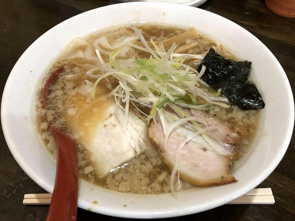 餃子ランチ（こってり醤油） 850円 の素ラーメン（こってり醤油）