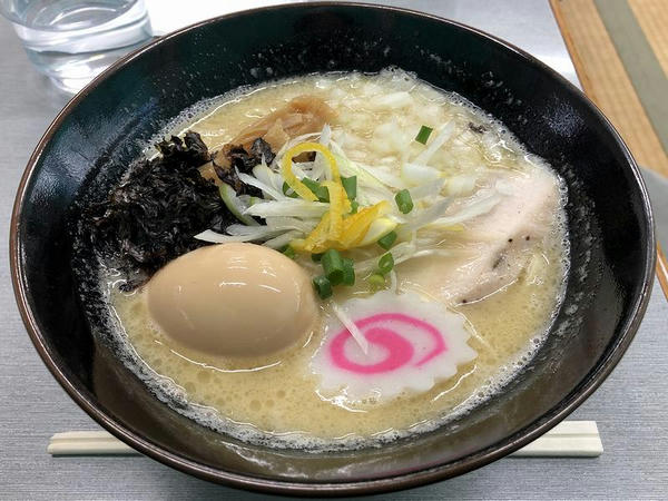 幸乃鶏そば 896円