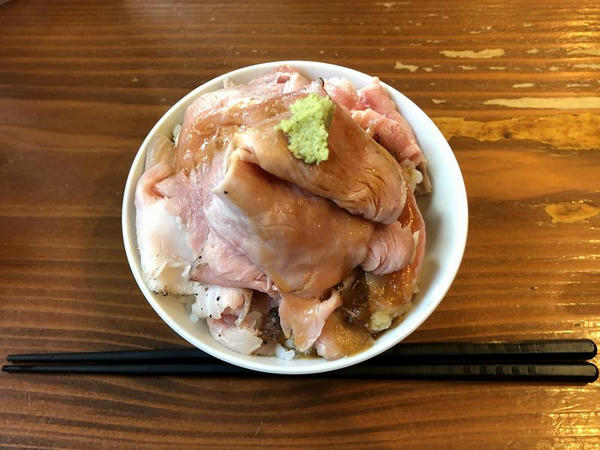 みや美豚を真空調理したローストポーク丼 250円