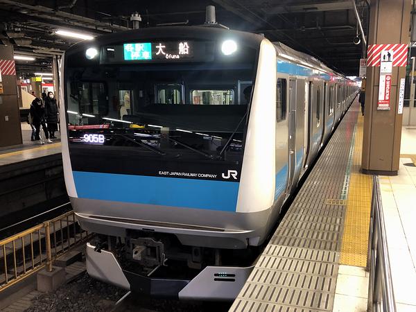 大宮駅に停車中の大船行き普通列車