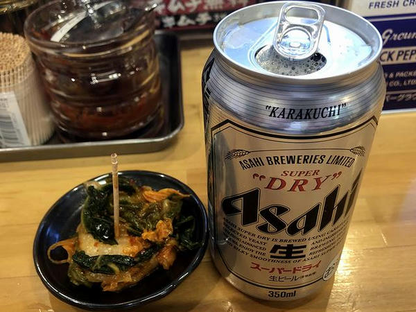 缶ビール 350円 と キムチ（無料）
