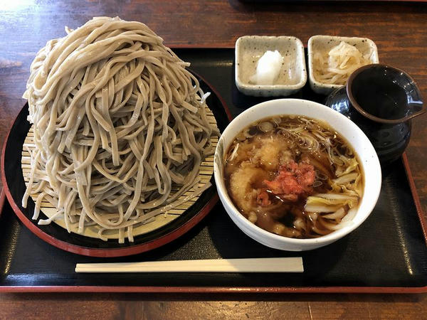 冷やしかき揚げ 小海老のかき揚げ（そば・特盛） 1350円