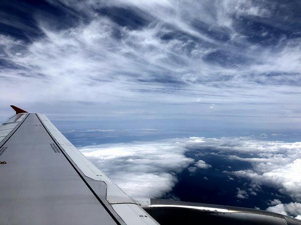 上空の機窓風景