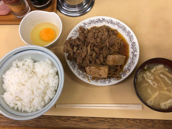 お皿 550円 ＋ 玉子 60円 ＋ みそ汁 60円
