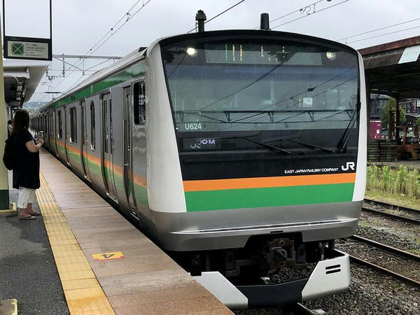 自宅最寄り駅に入ってきた上野東京ライン普通列車