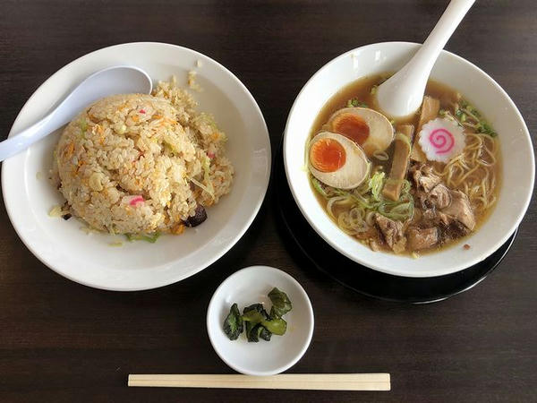 チャーハン定食 930円＋ 味玉 ガチャガチャ4等で100円