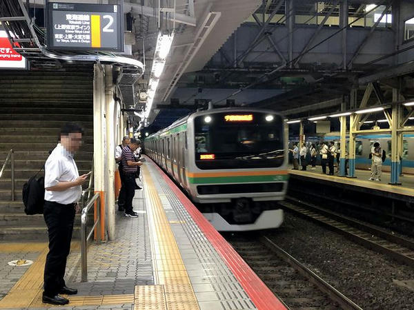 川崎駅に入ってくる上野東京ライン普通列車