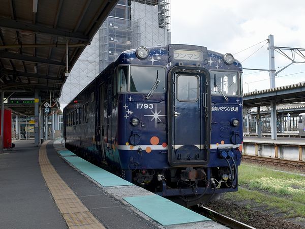 JR函館駅に停車中の木古内行き普通列車