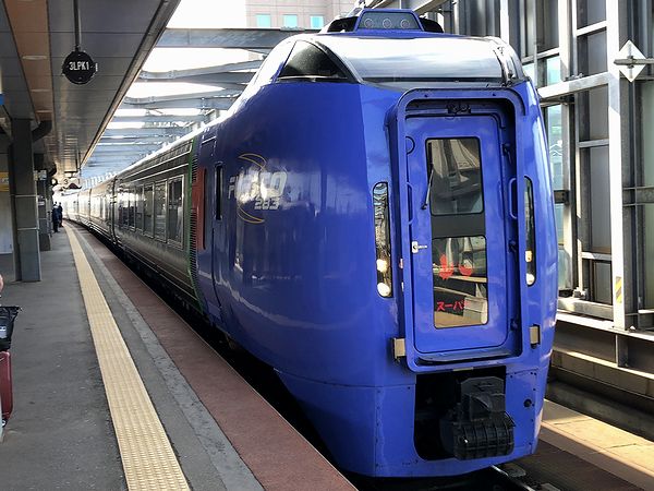 帯広駅に入ってくる特急スーパーおおぞら2号