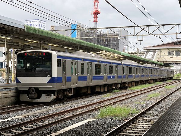 小山駅に停車中の水戸線普通列車