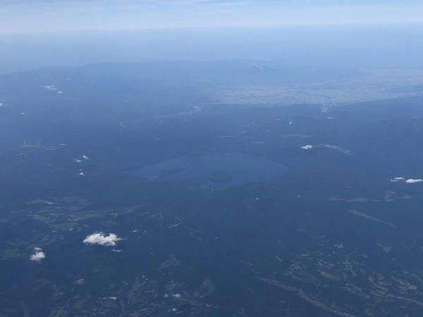 機窓から見た十和田湖