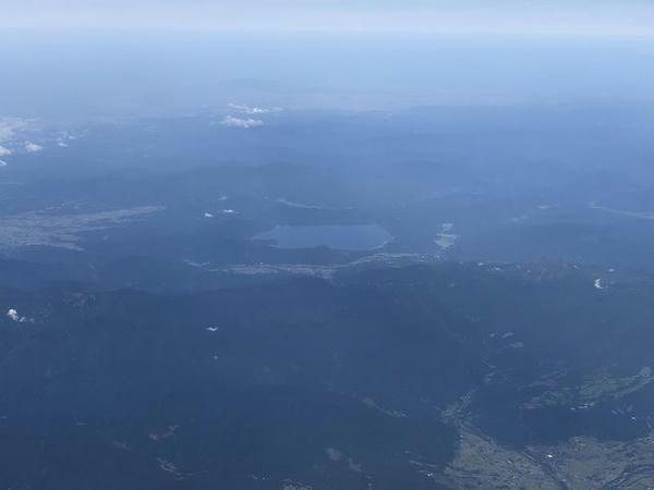 機窓から見た田沢湖