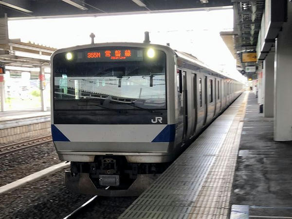 石岡駅に入ってきた常磐線勝田行き普通列車
