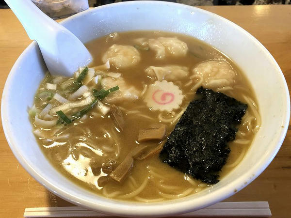 海老ワンタン麺 980円