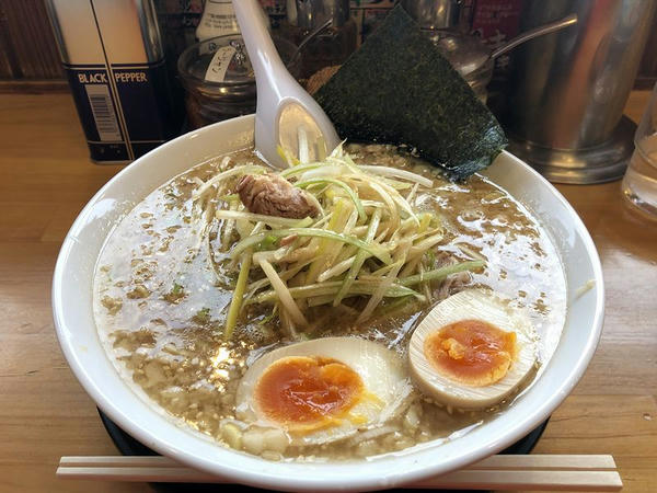 背脂ネギ味噌ラーメン 890円 ＋ 味付玉子 100円