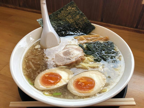 得ラーメン 390円 ＋ 味付玉子 100円