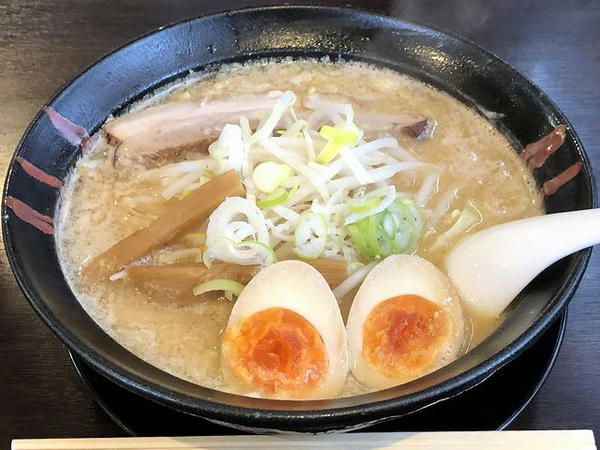 味噌ラーメン 820円 ＋ 那須御用卵の味玉 120円のところガチャガチャ4等で100円