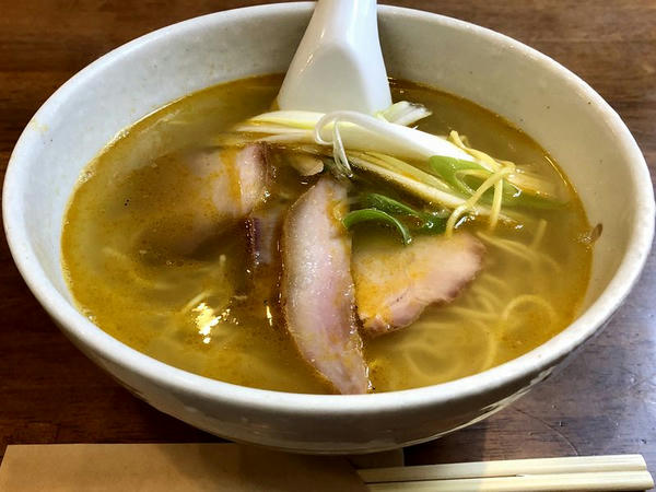 黄金の烏骨鶏と藻屑蟹のらーめん 1050円