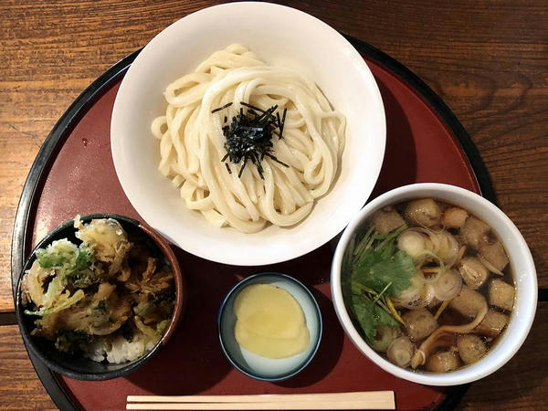 本日のおすすめセットメニュー（とり肉のつけ汁うどん＋ミニあさりかき揚げ天丼） 1000円