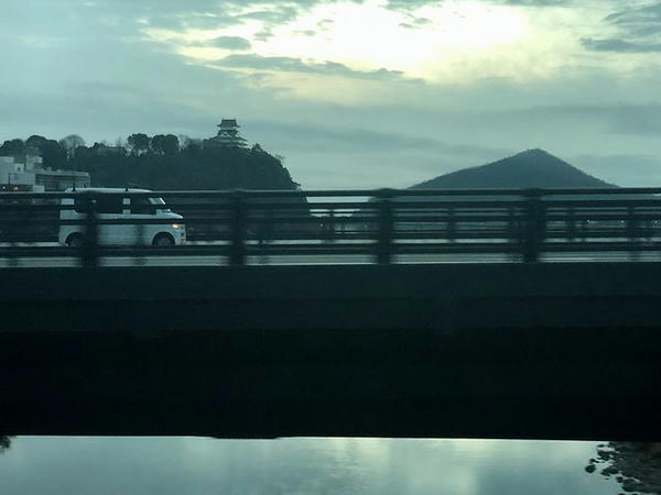 車窓から見た犬山城