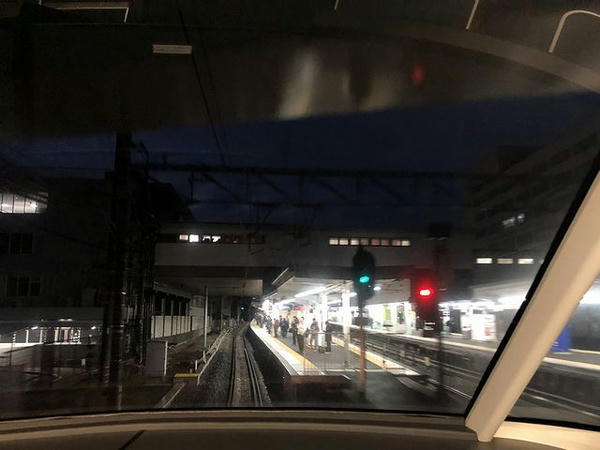 神宮前駅進入