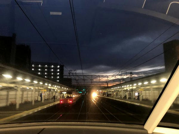 堀田駅通過