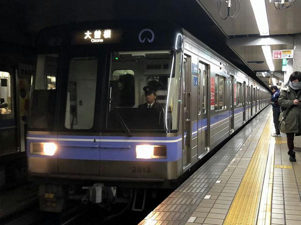 栄駅に入ってくる大曽根行き普通列車