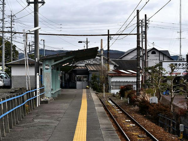 御嵩駅の構内