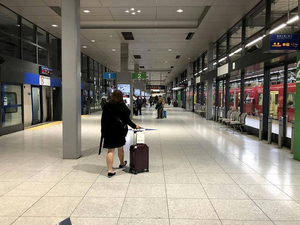 中部国際空港駅のプラットホーム