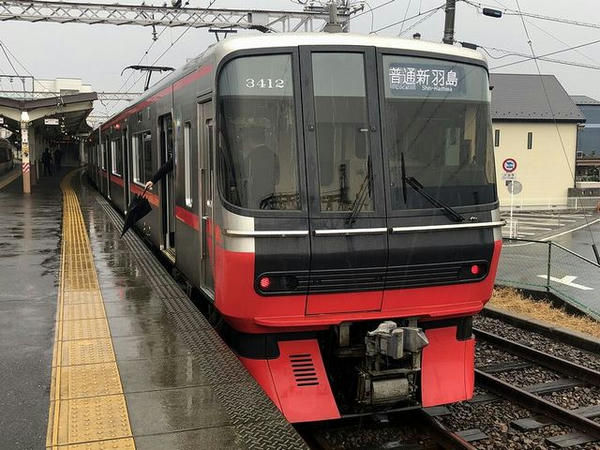 笠松駅に停車中の新羽島行き普通列車