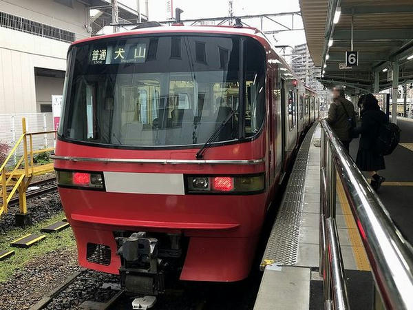 名鉄岐阜駅に停車中の犬山行き普通列車