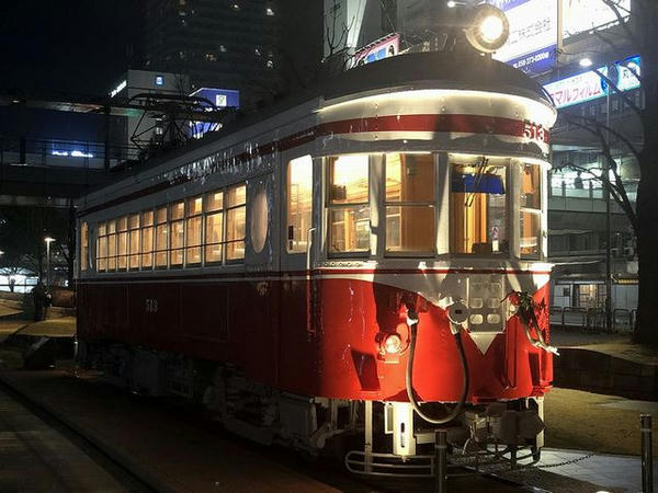 岐阜駅前に静態保存されたモ510形（513）電車