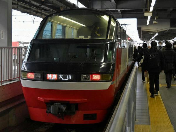 豊橋駅に停車中の犬山行き特急列車